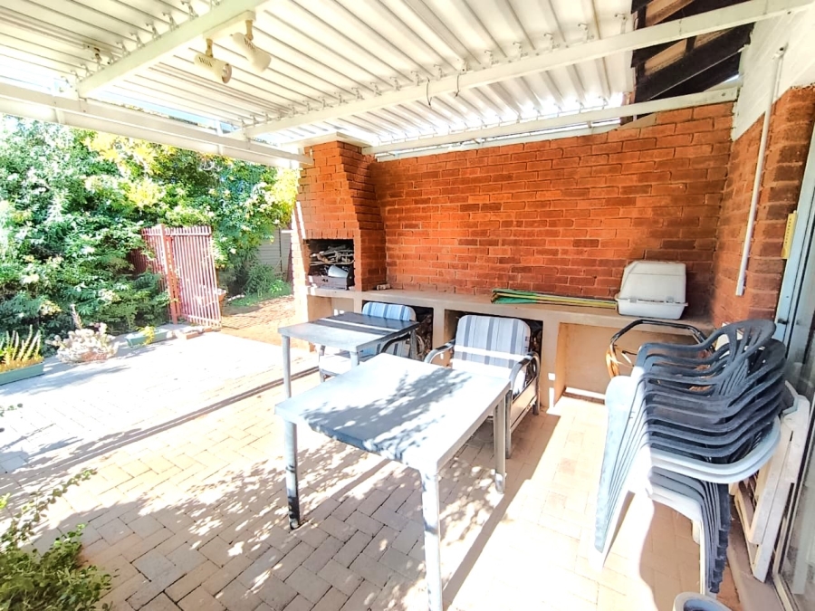 4 Bedroom Property for Sale in Langenhovenpark Free State